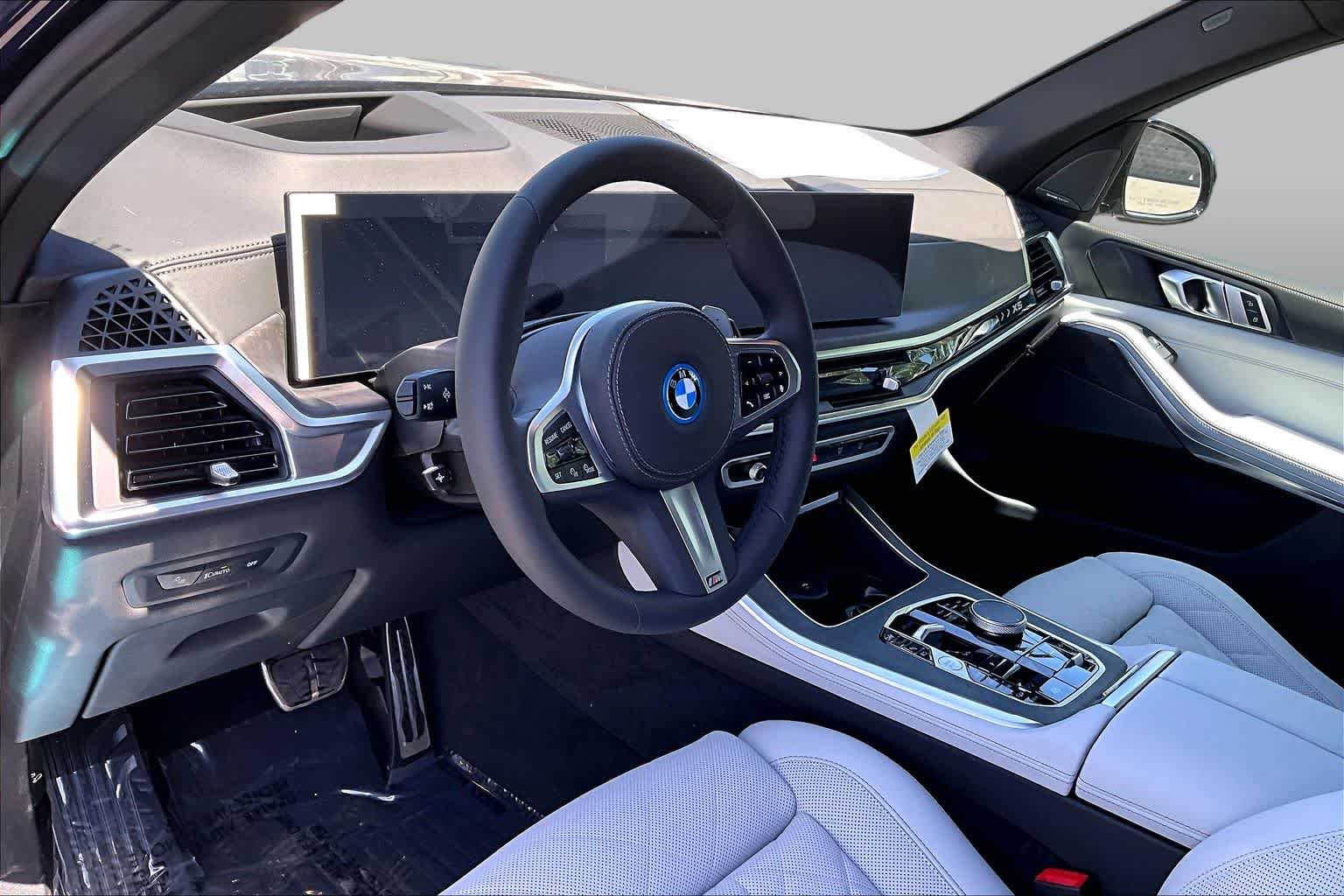 New 2026 Tanzanite Blue II Metallic BMW xDrive50e image 8