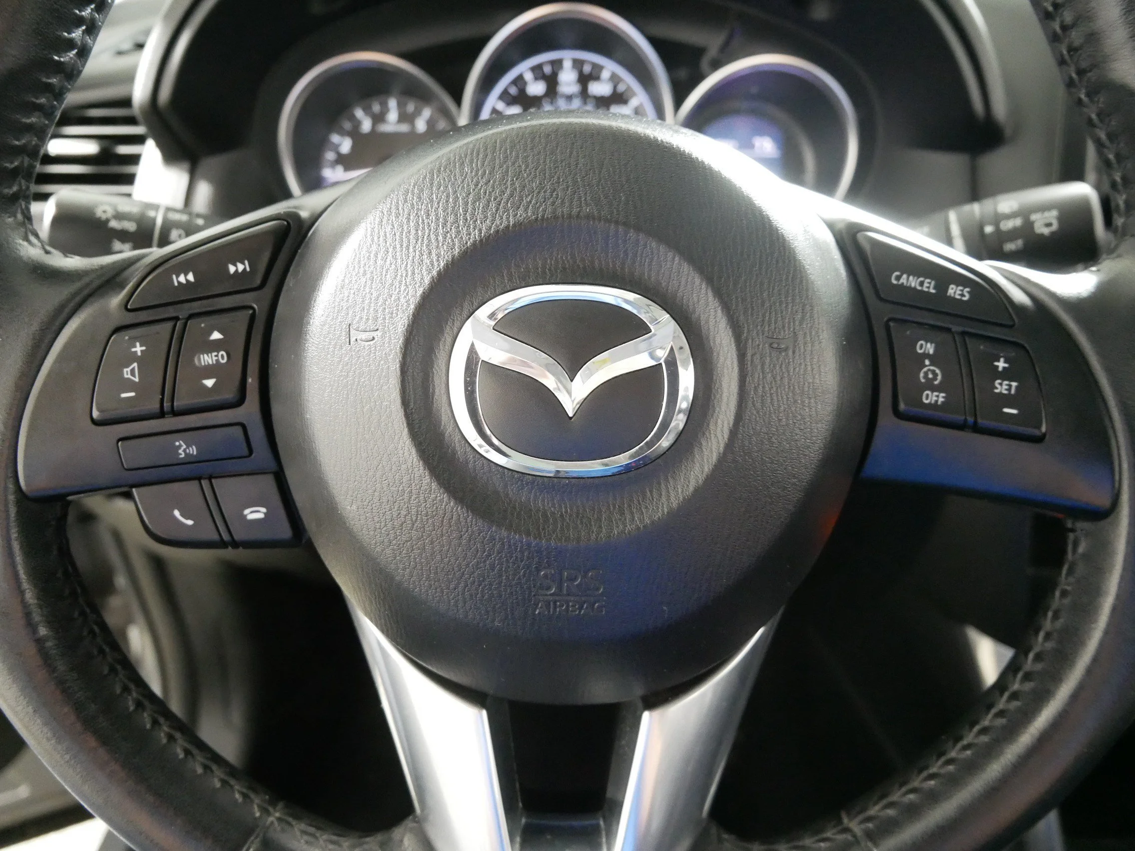 Used 2013 Liquid Silver Metallic Mazda Grand Touring image 25