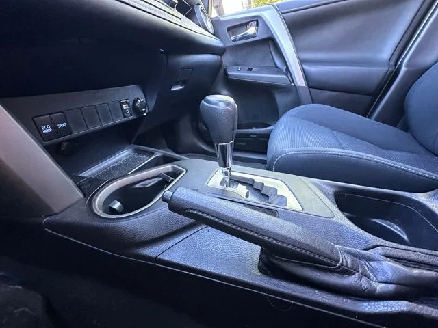 Used 2016 Silver Toyota XLE image 16