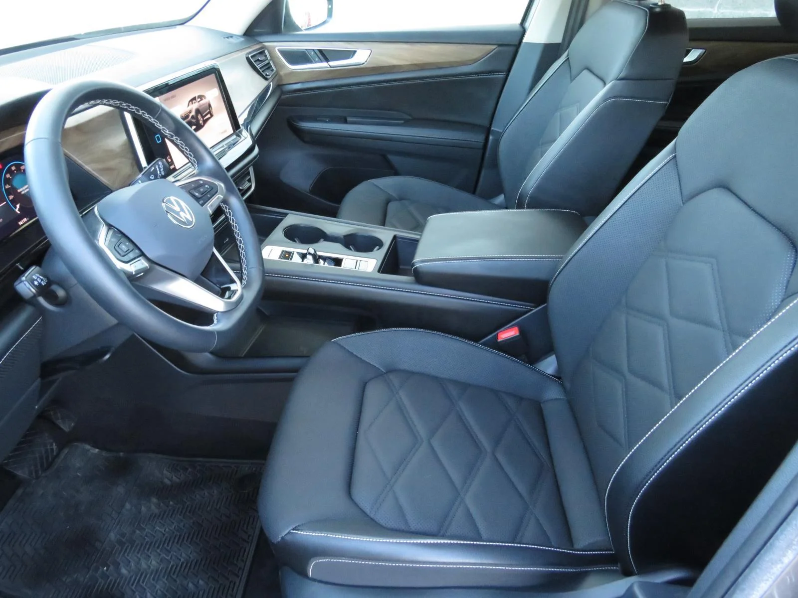 Used 2024 Platinum Gray Metallic Volkswagen 2.0T SE image 23