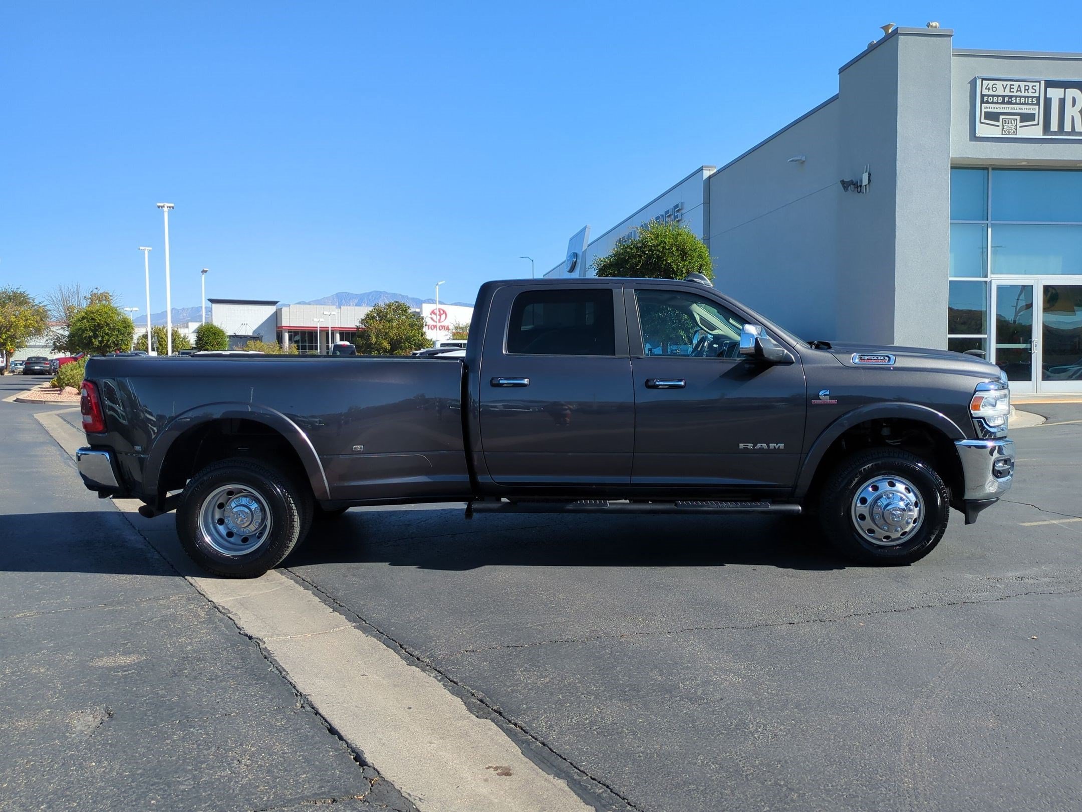 Used 2019 Granite Crystal Clearcoat Metallic Ram Laramie image 2