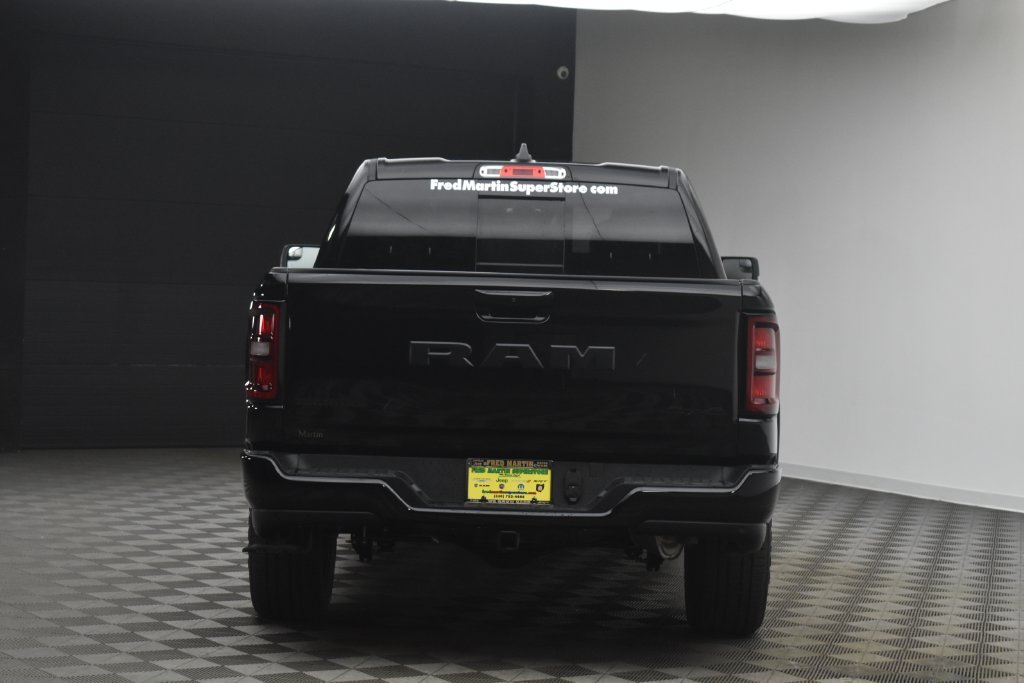 New 2027 Diamond Black Crystal Pearl-Coat Exterior Paint RAM Big Horn/Lone Star image 9