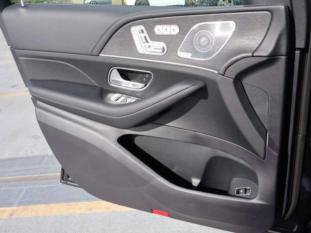 New 2026 Obsidian Black Metallic Mercedes-Benz GLE 580 image 36