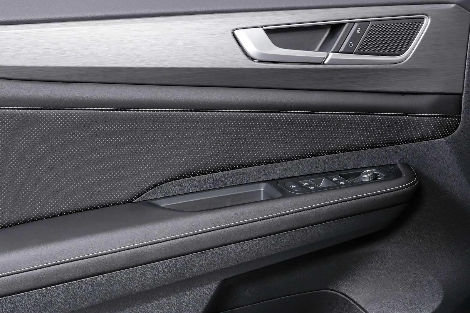 New 2026 Silver Mist Metallic Volkswagen 2.0T SE image 8