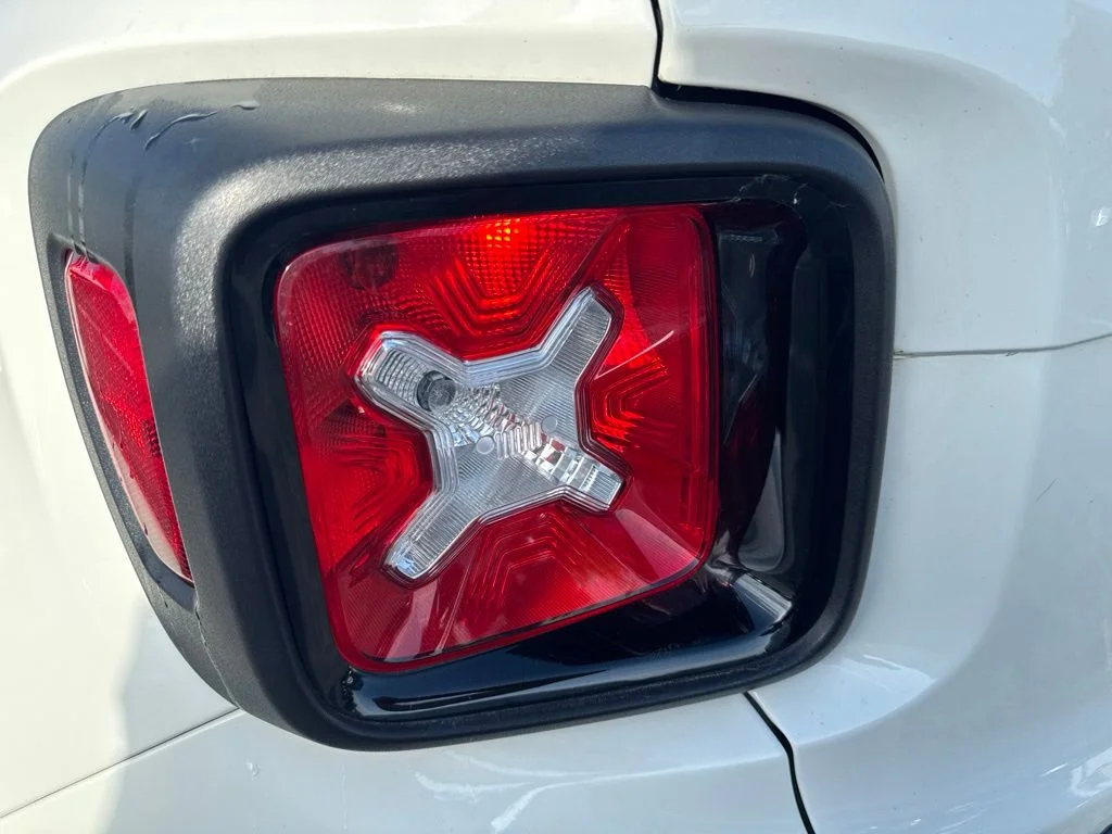 Certified Used 2020 Alpine White Clearcoat Jeep Latitude image 45
