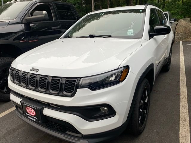 Used 2025 White Jeep Latitude image 1