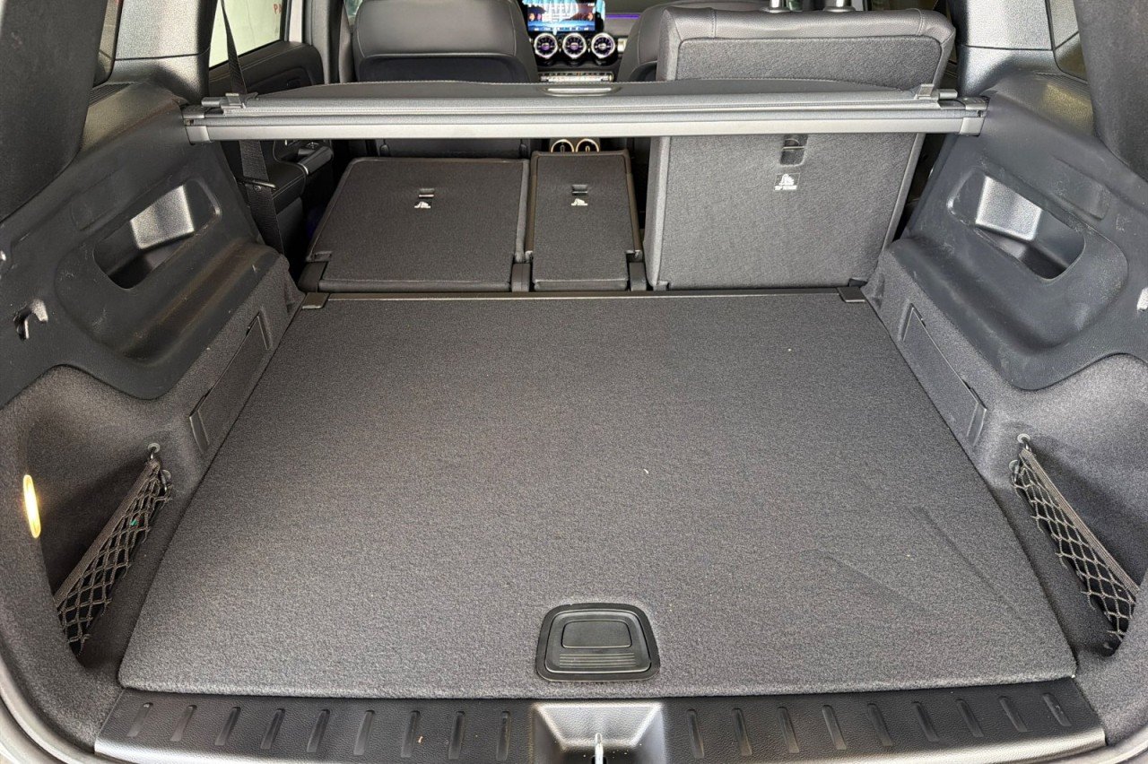 New 2026 Mountain Grey Metallic Mercedes-Benz GLB 250 4MATIC® SUV image 14