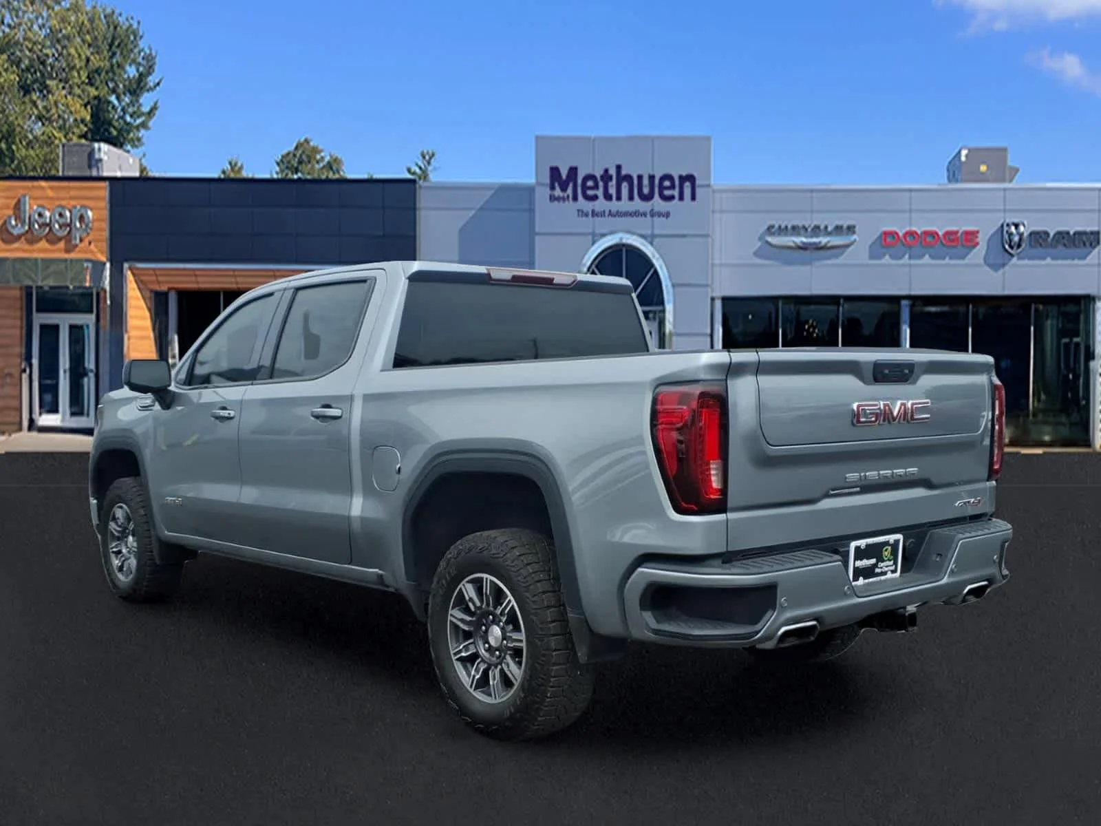 Used 2025 Sterling Metallic GMC AT4 image 7