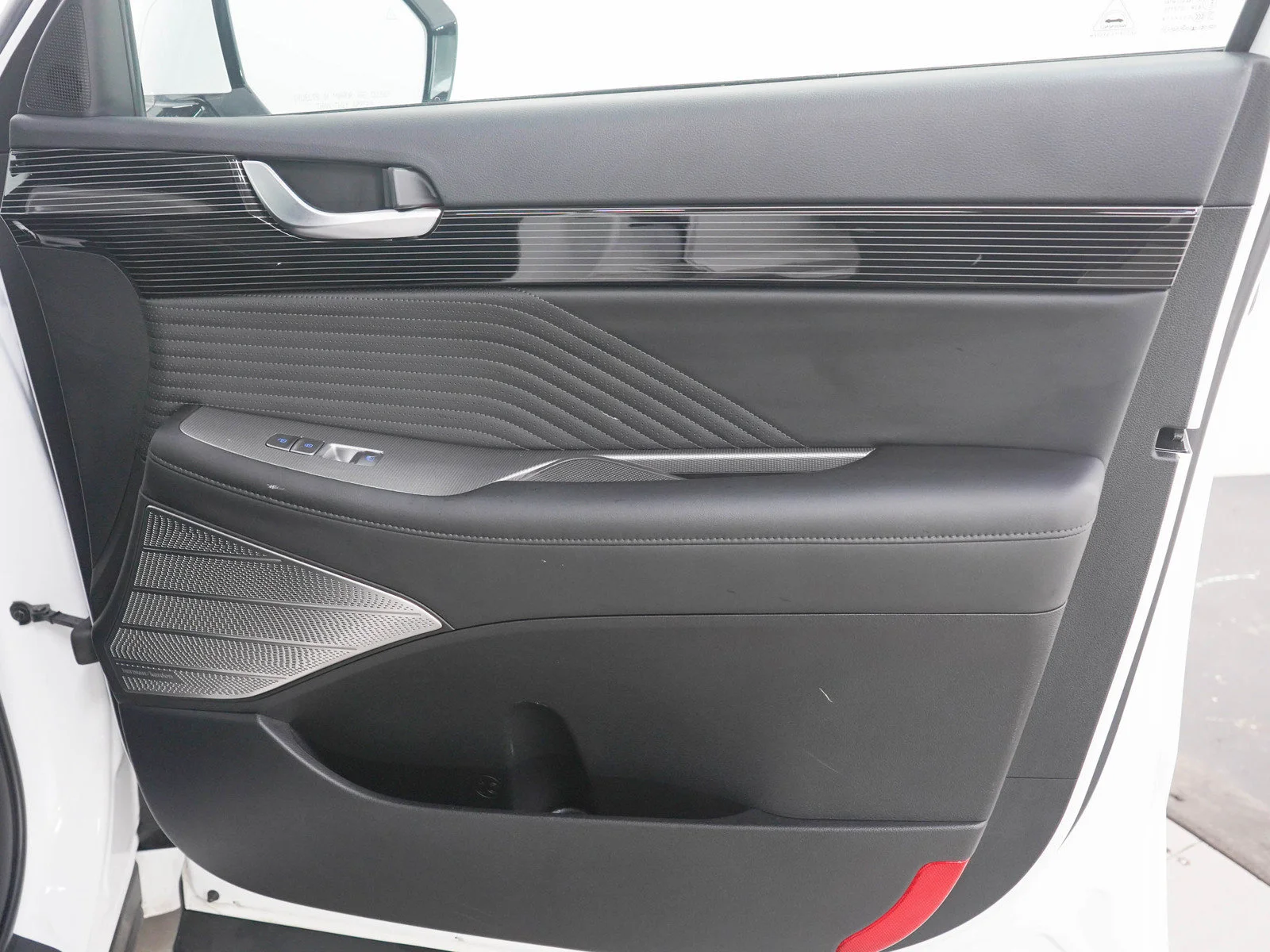 Used 2024 Hyper White Hyundai Calligraphy image 11