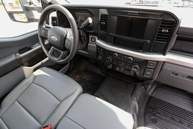 New 2025 Oxford White Ford XL image 16