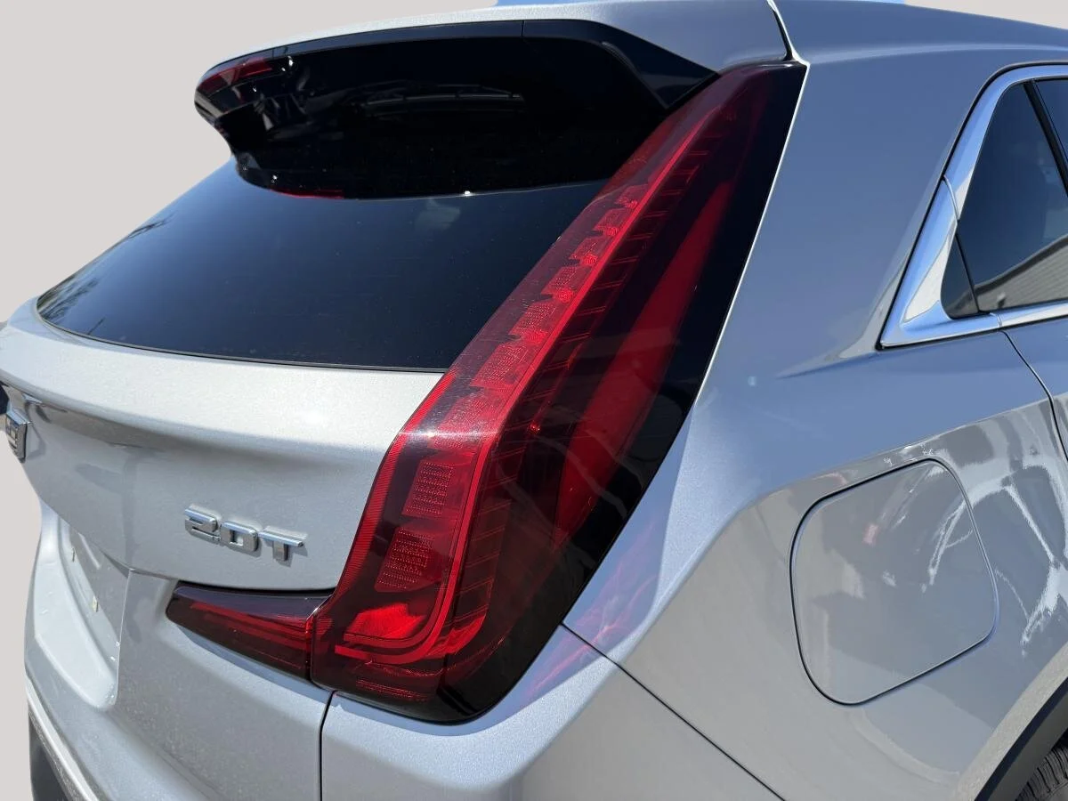 Used 2019 Silver Cadillac Luxury Fwd image 10