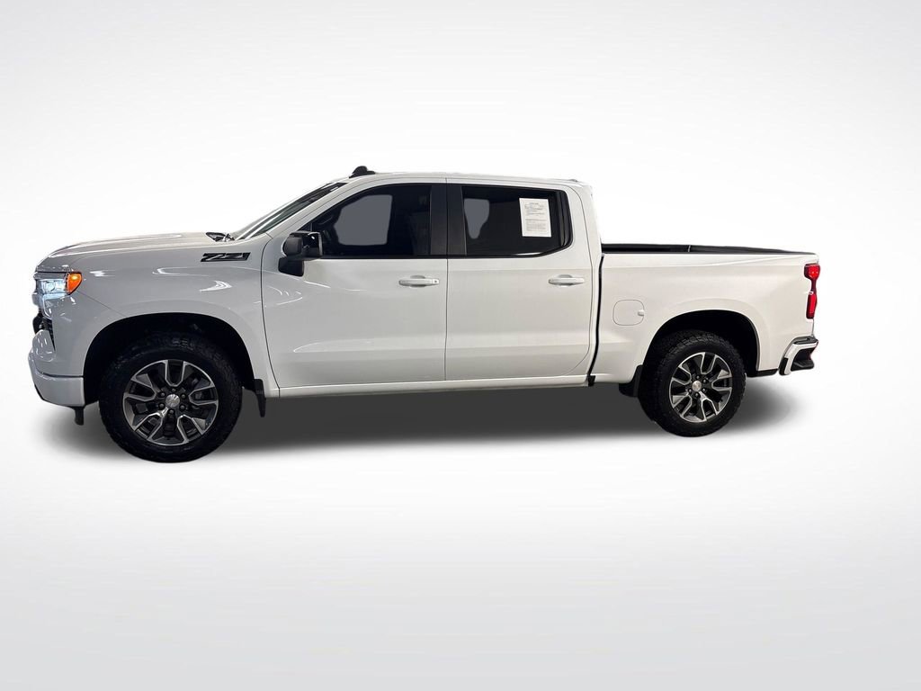 Used 2024 Summit White Chevrolet RST image 2