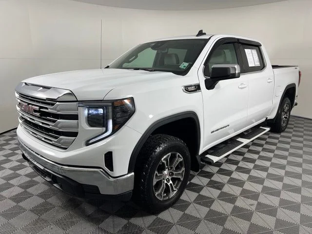 Used 2024 White GMC SLE image 3