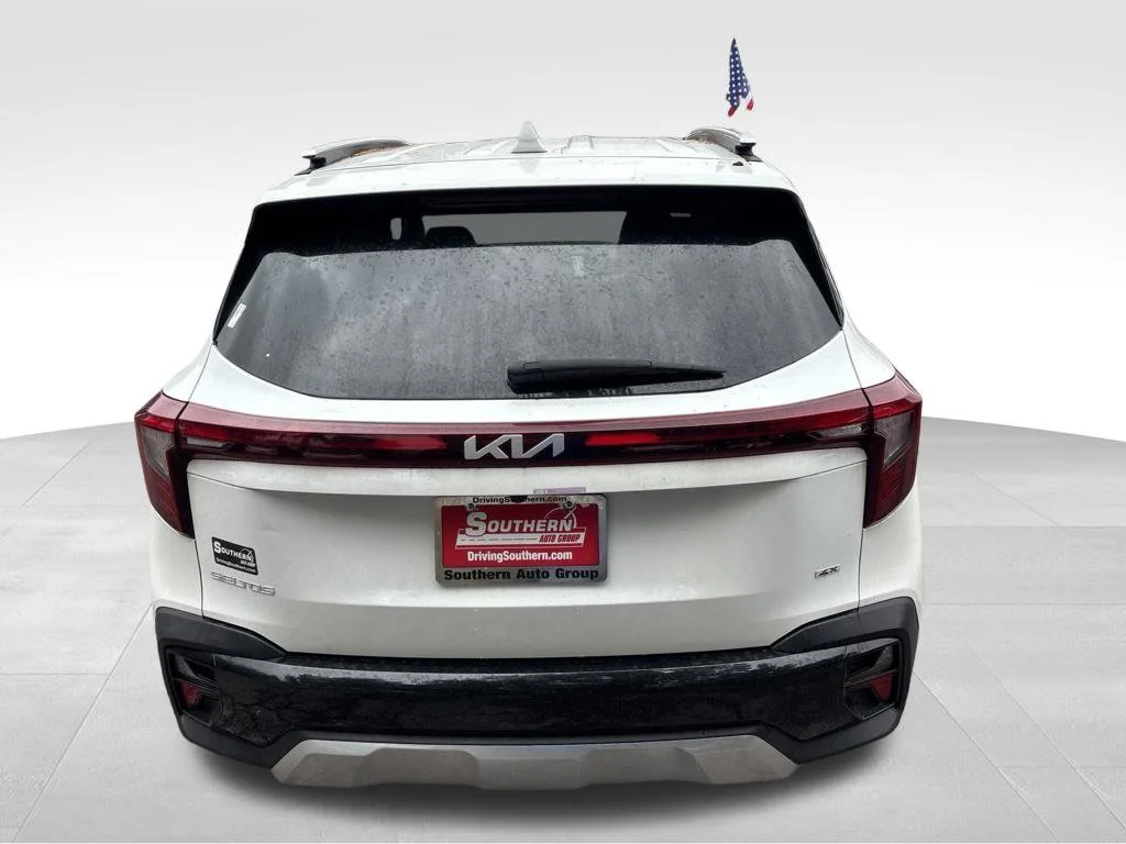 Used 2025 White Kia S image 3