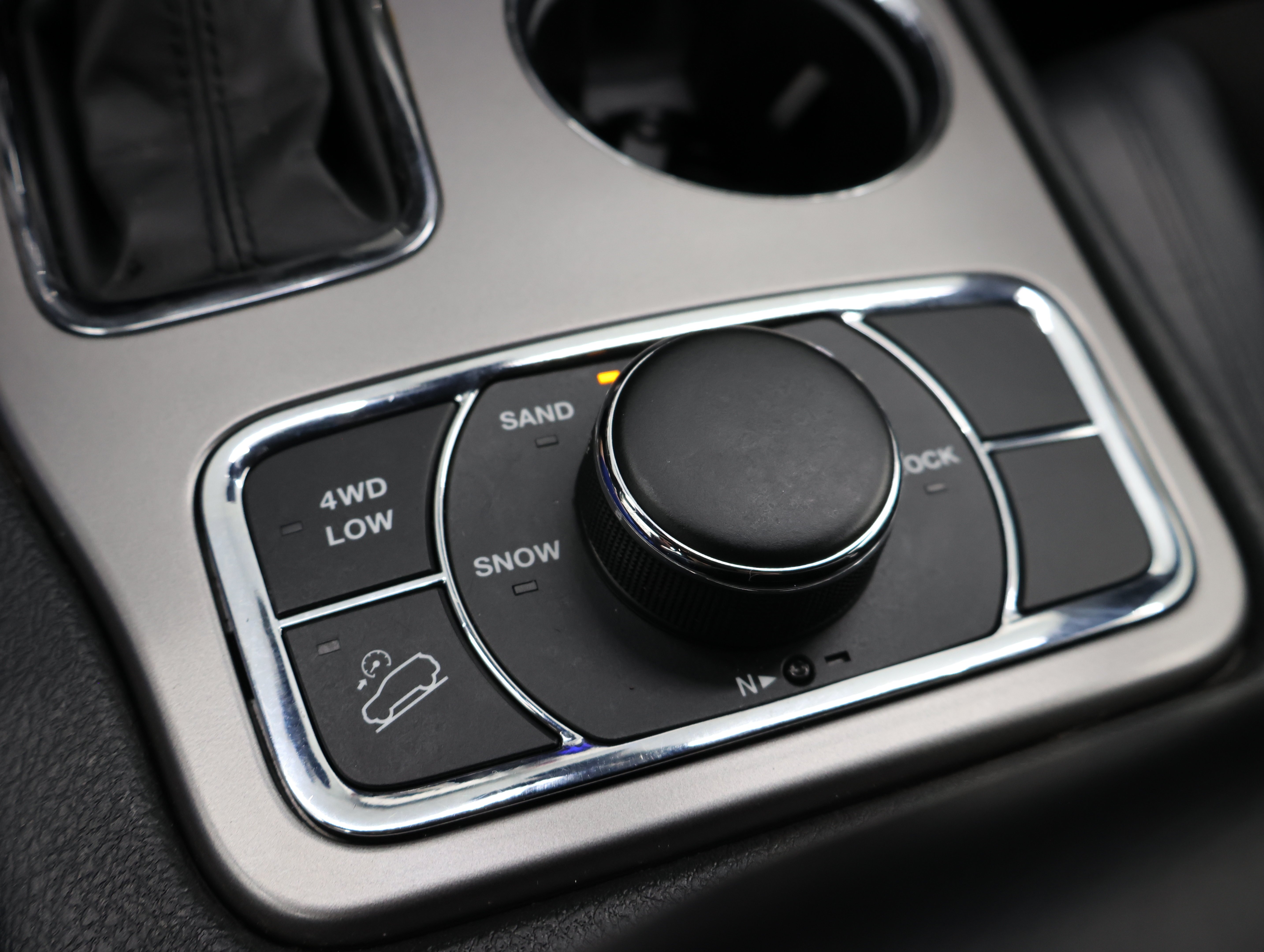 Used 2020 Sting-Gray Clearcoat Jeep 4x4 Altitude: ALTITUDE-4WD-NAV-MOON-HEATED SEATS-BACKUP CAM-1 OWNER image 46