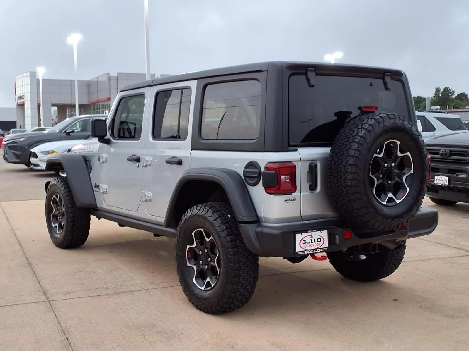 Used 2023 Silver Jeep Rubicon image 2