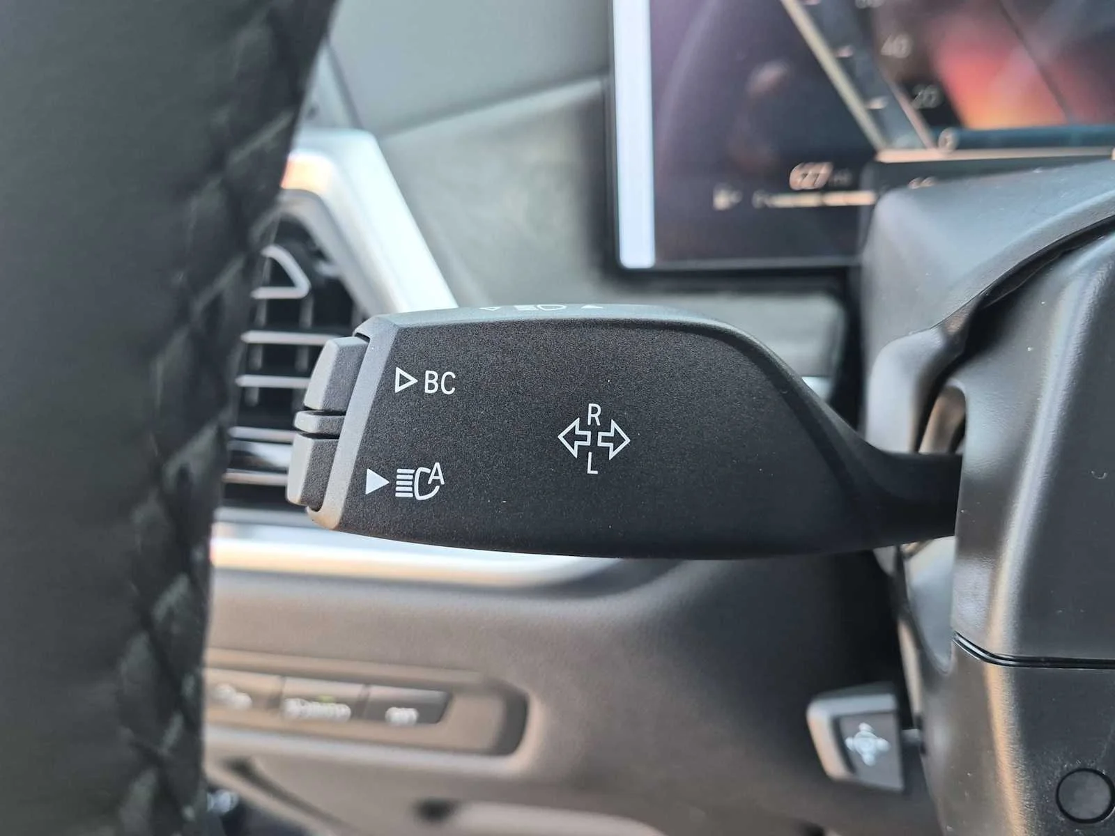 New 2026 Tanzanite Blue II Metallic BMW xDrive40i image 28