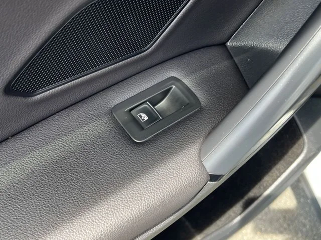 Used 2019 White Volkswagen 2.0T SE image 27