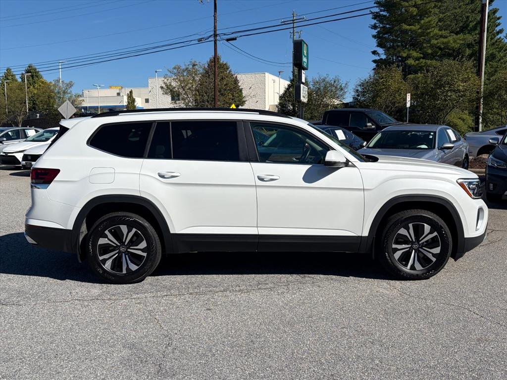 Used 2026 Opal White Pearl Volkswagen SE 4Motion image 3