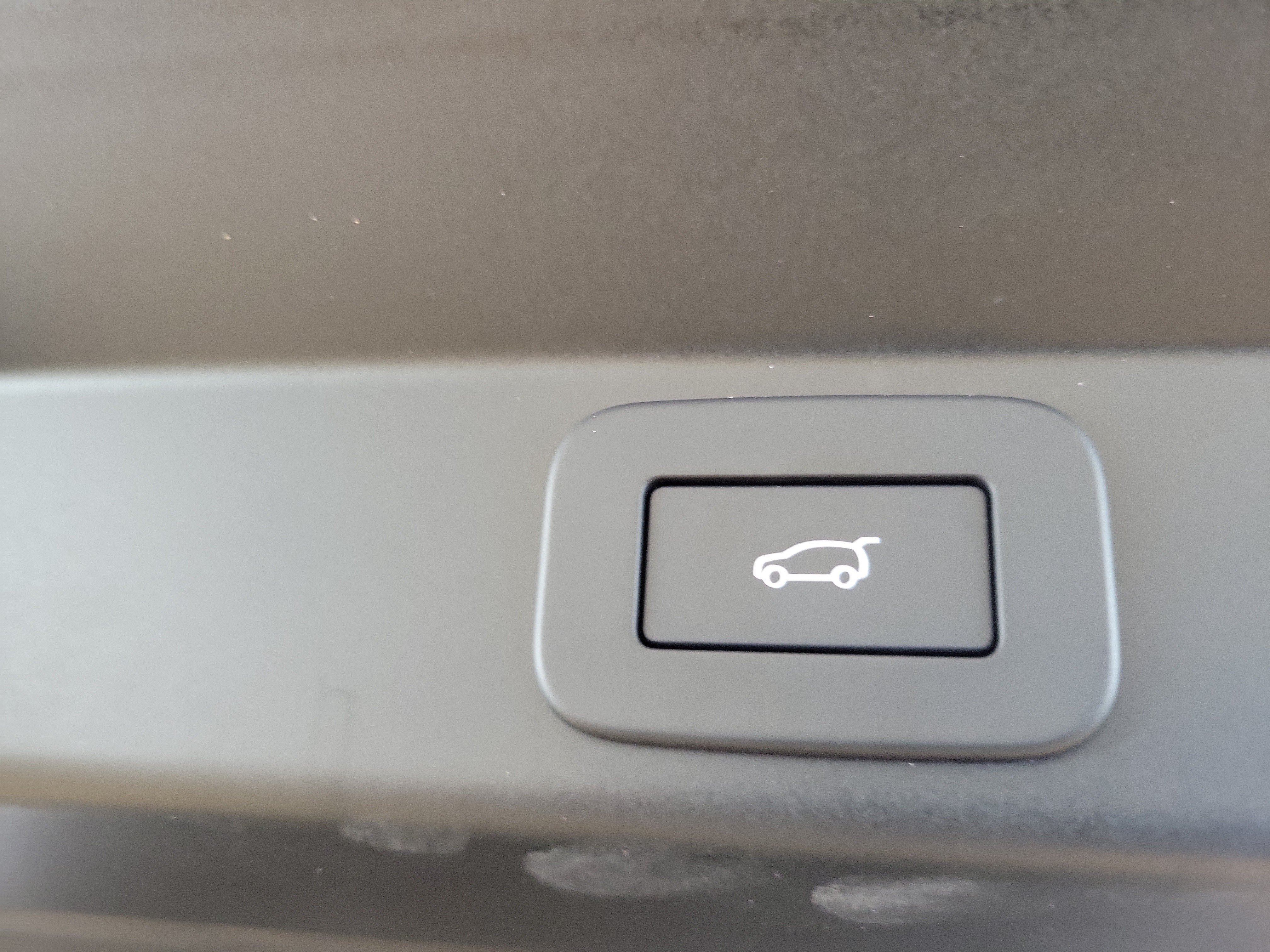 Used 2025 Eiger Grey Metallic Land Rover Dynamic SE image 12