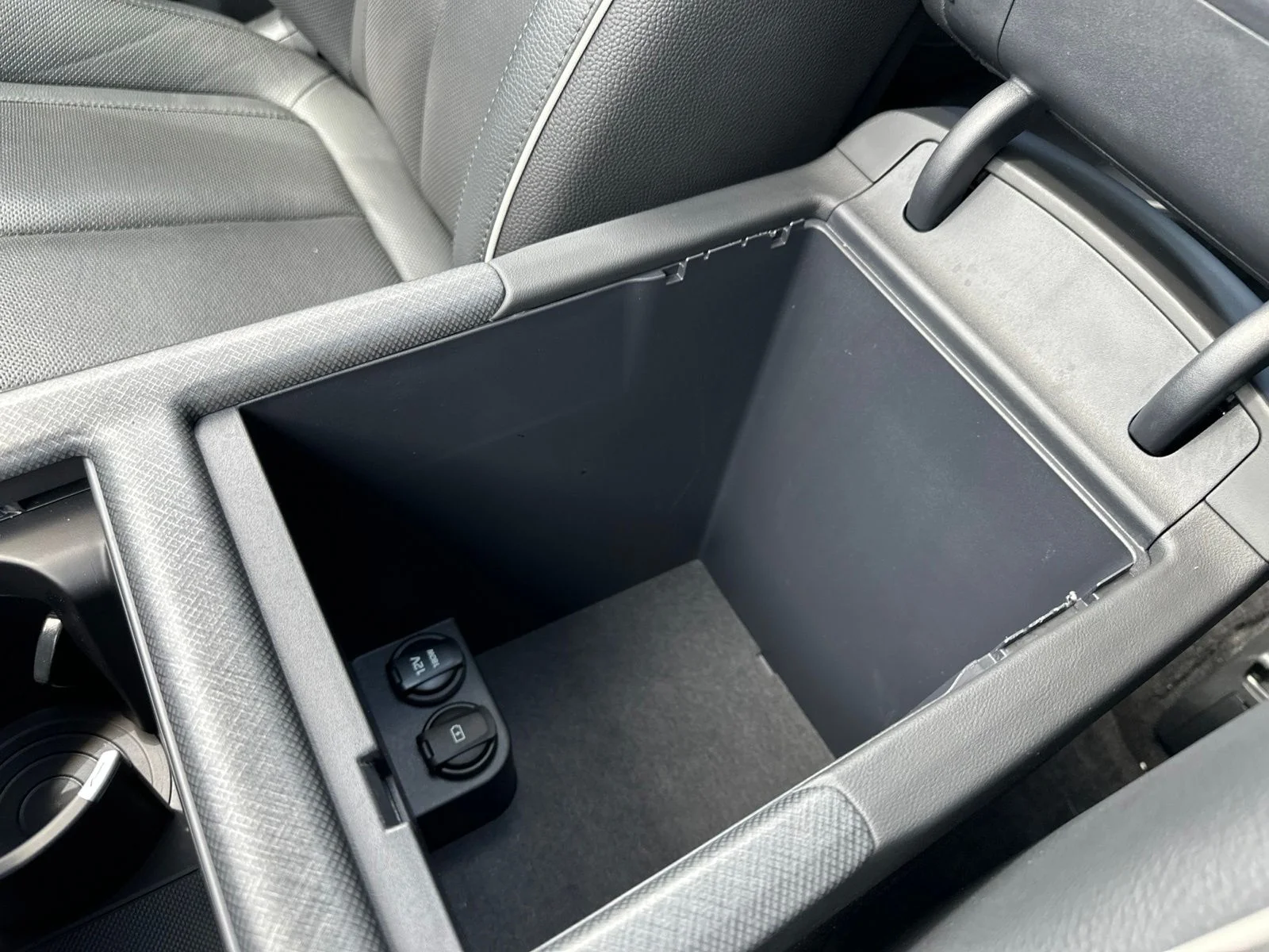 Used 2023 Red Hyundai Limited image 80