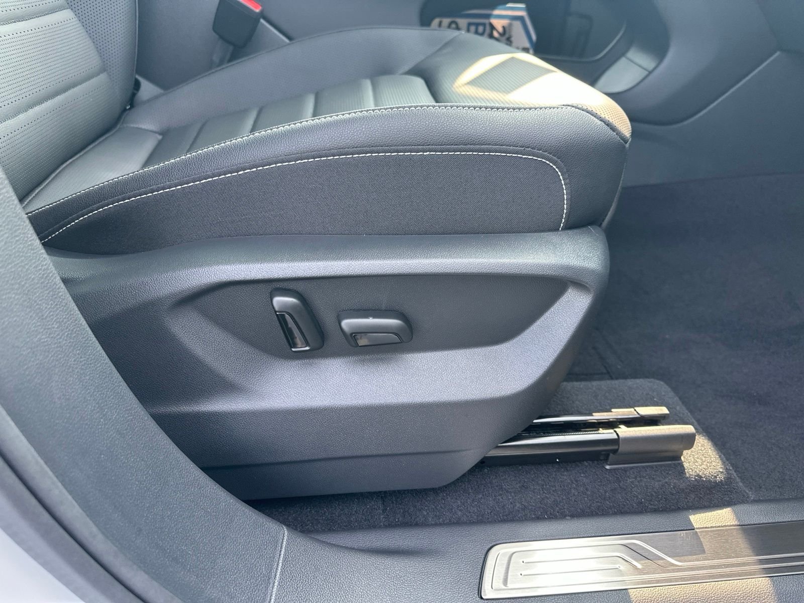 New 2026 White/off-white Volkswagen 2.0T SEL R-Line Black image 40