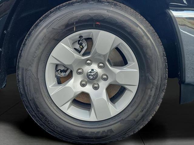 New 2026 Diamond Black Crystal Pearl-Coat Exterior Paint RAM BIG HORN image 9
