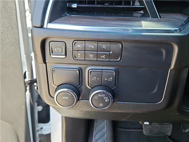 Used 2025 Summit White Chevrolet LT 4x2 image 19