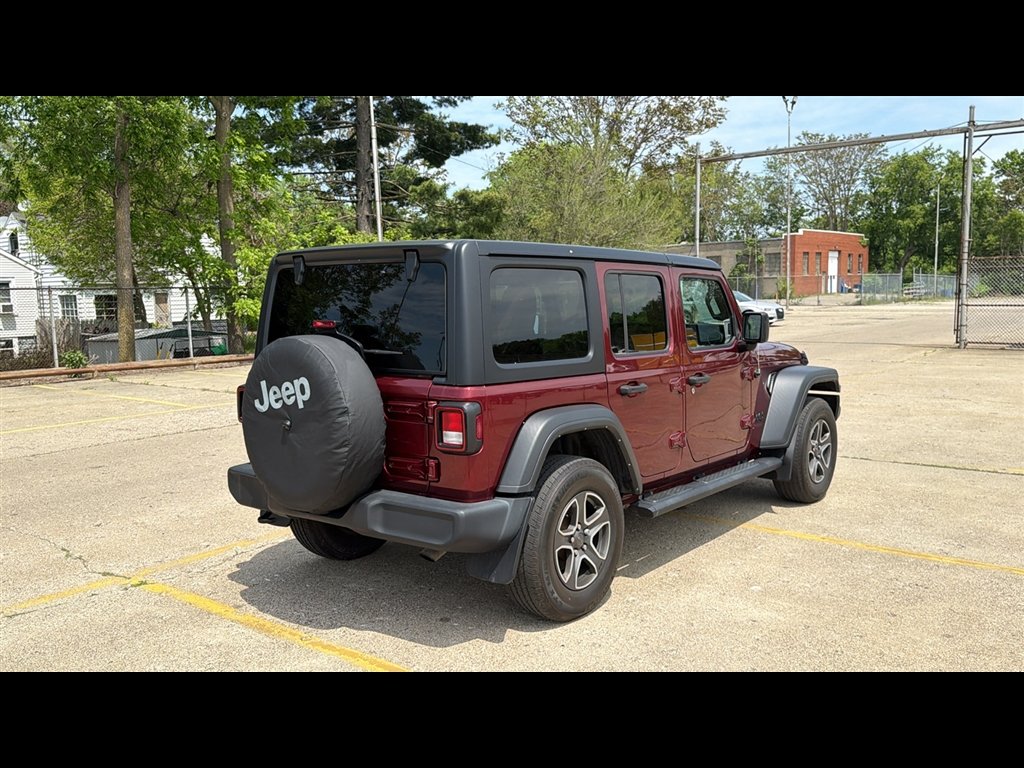 Used 2022  Jeep Unlimited Sport image 5