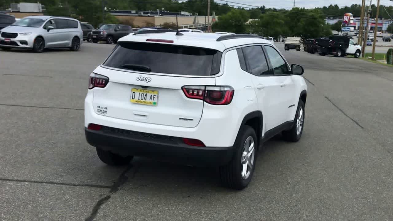 Used 2023 Bright White Clearcoat Jeep Latitude image 9
