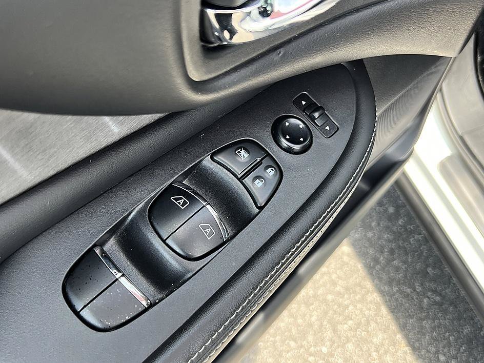 Certified Used 2023 Pearl White Tricoat Nissan SL image 22
