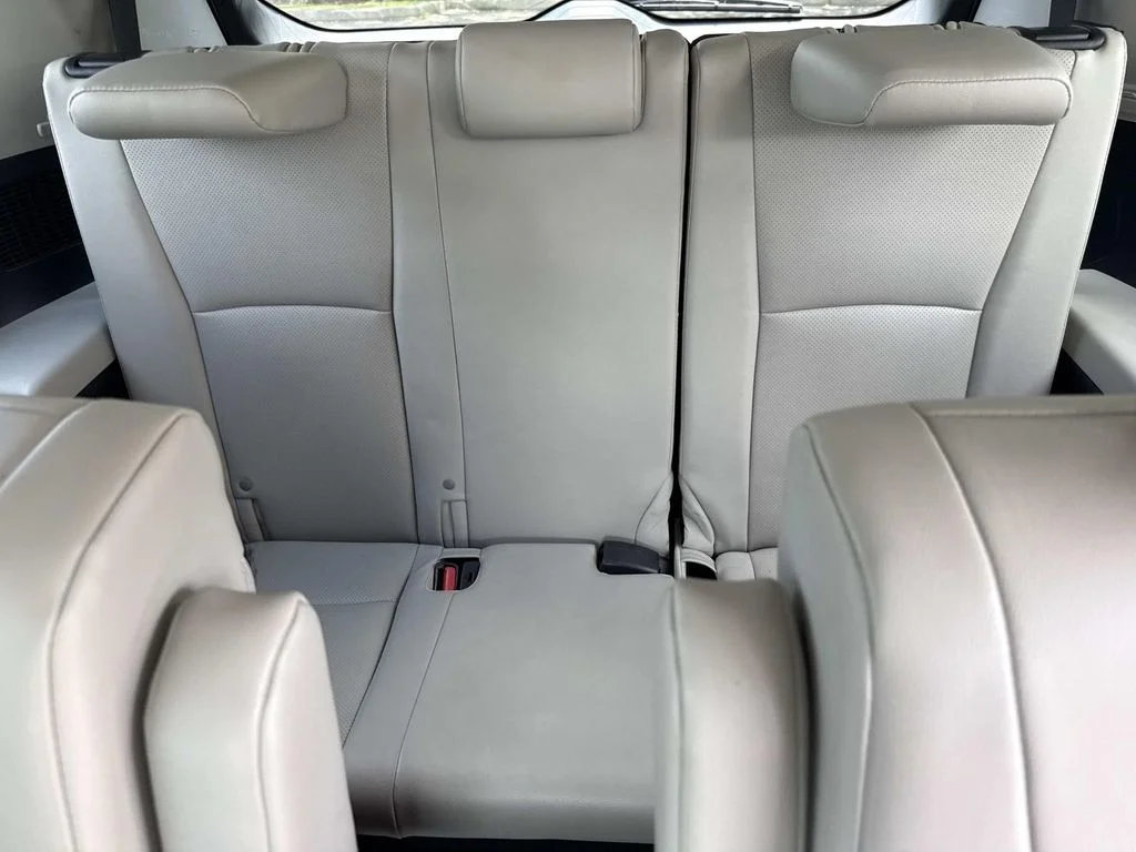 Used 2025 Silver Toyota XLE image 18