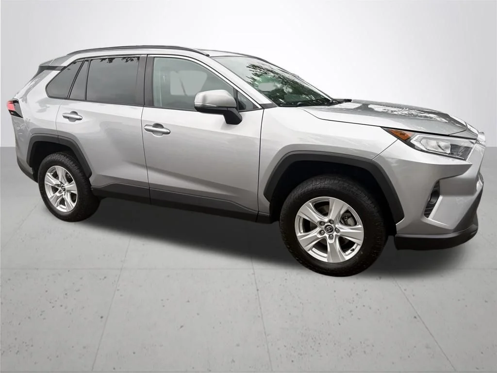 Used 2021 Silver Toyota XLE image 4