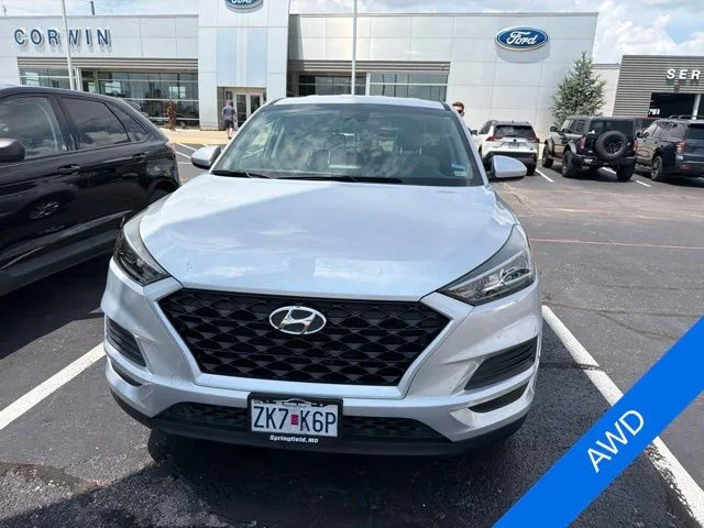 Used 2019 Molten Silver Hyundai SE image 2