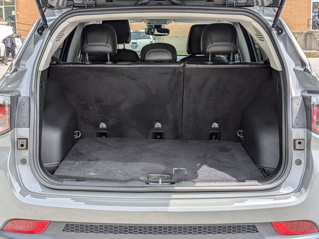 Used 2022 Gray Jeep Limited image 6