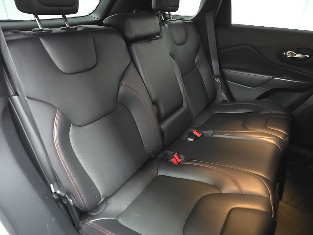 Used 2019 White Jeep Trailhawk image 20