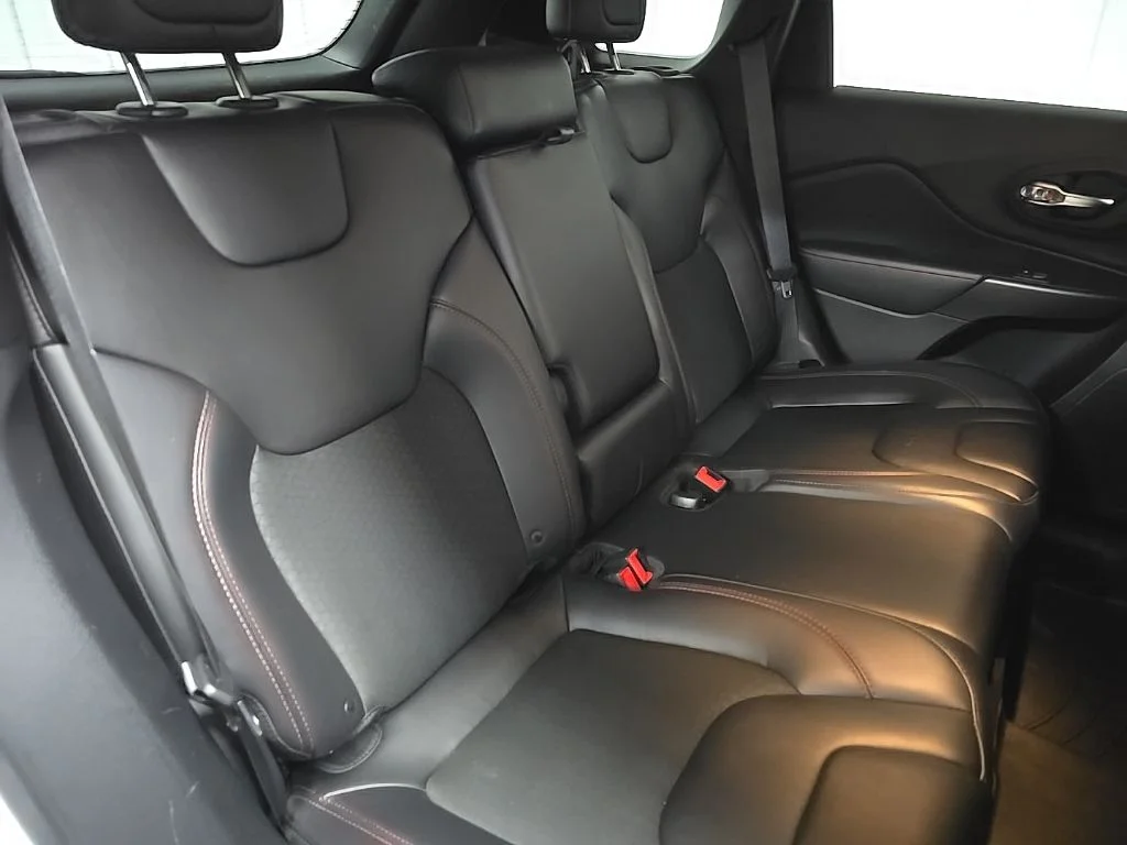 Used 2019 White Jeep Trailhawk image 20