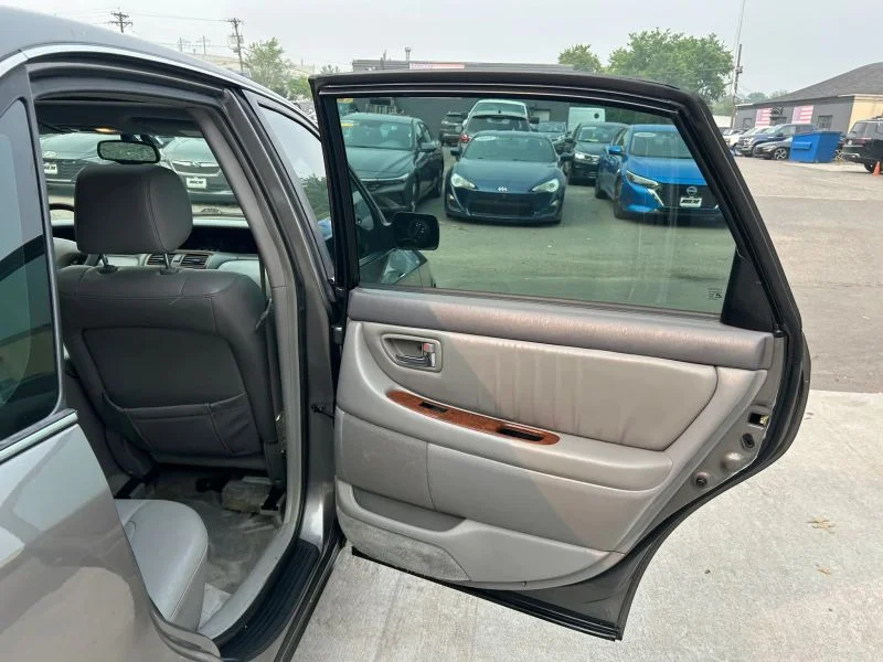 Used 2004 Gray Toyota XLS Sedan 4D image 23