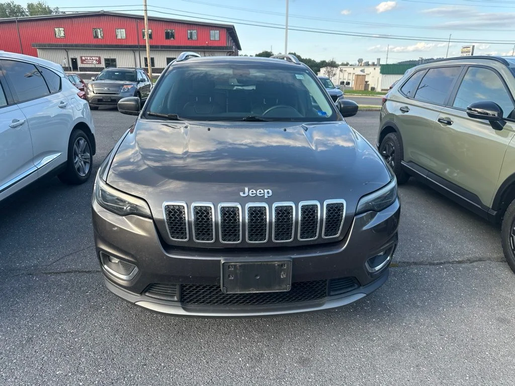 Used 2019 Crystal Metallic Jeep Limited image 2