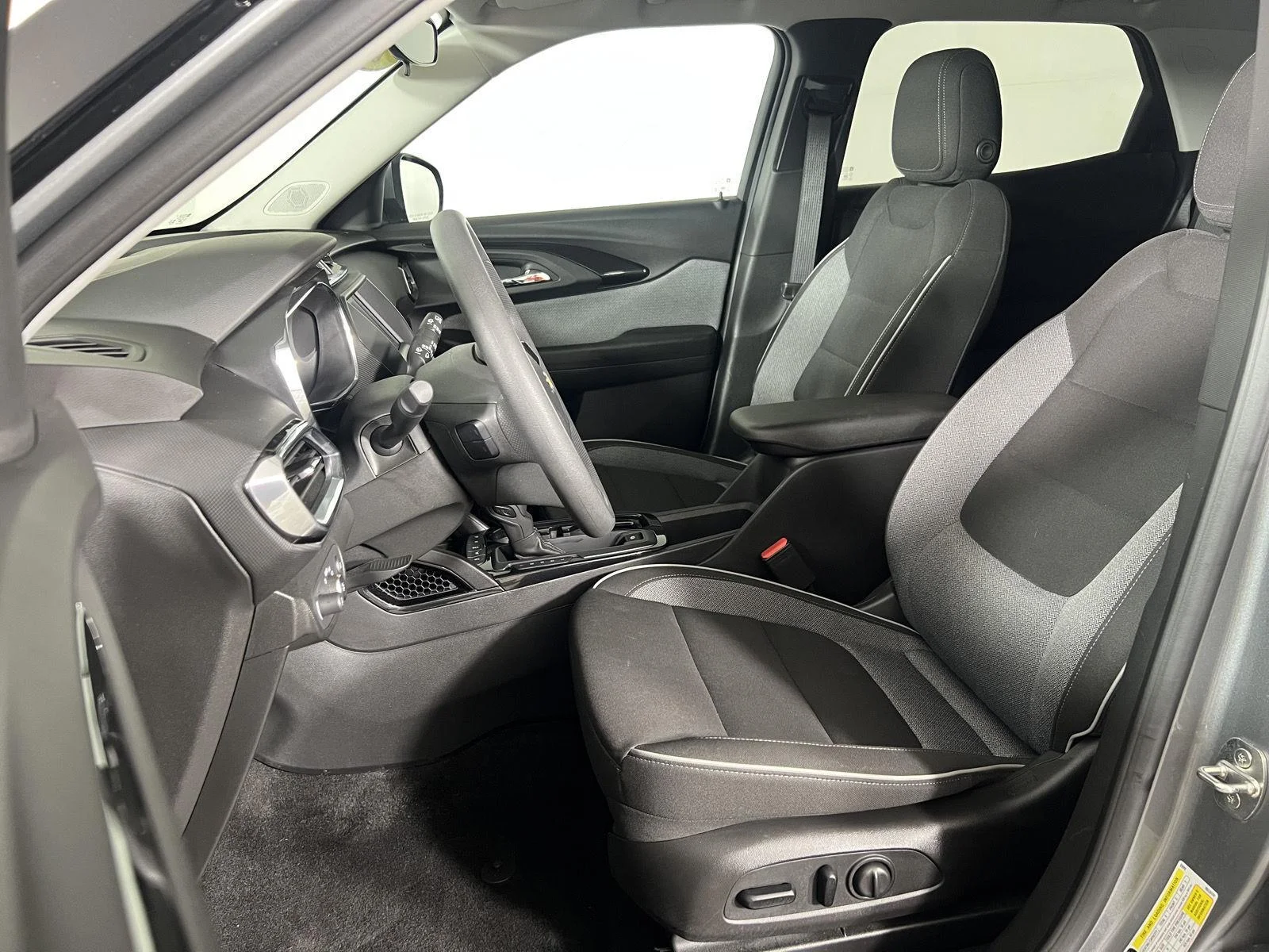 Used 2023 STERLING GRAY METALLIC Chevrolet LT image 44