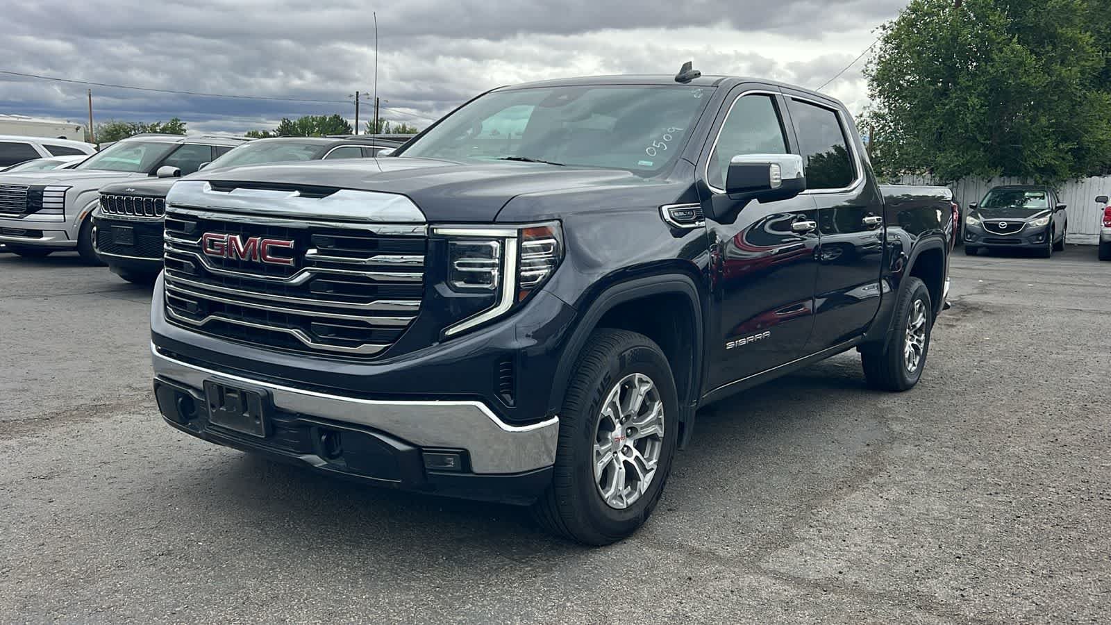 2025 GMC Sierra 4WD Crew Cab Short Box SLT's photo