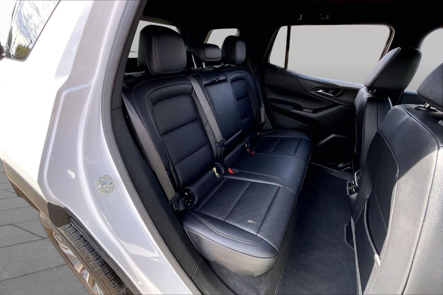 Used 2025 Summit White Chevrolet FWD LT image 18