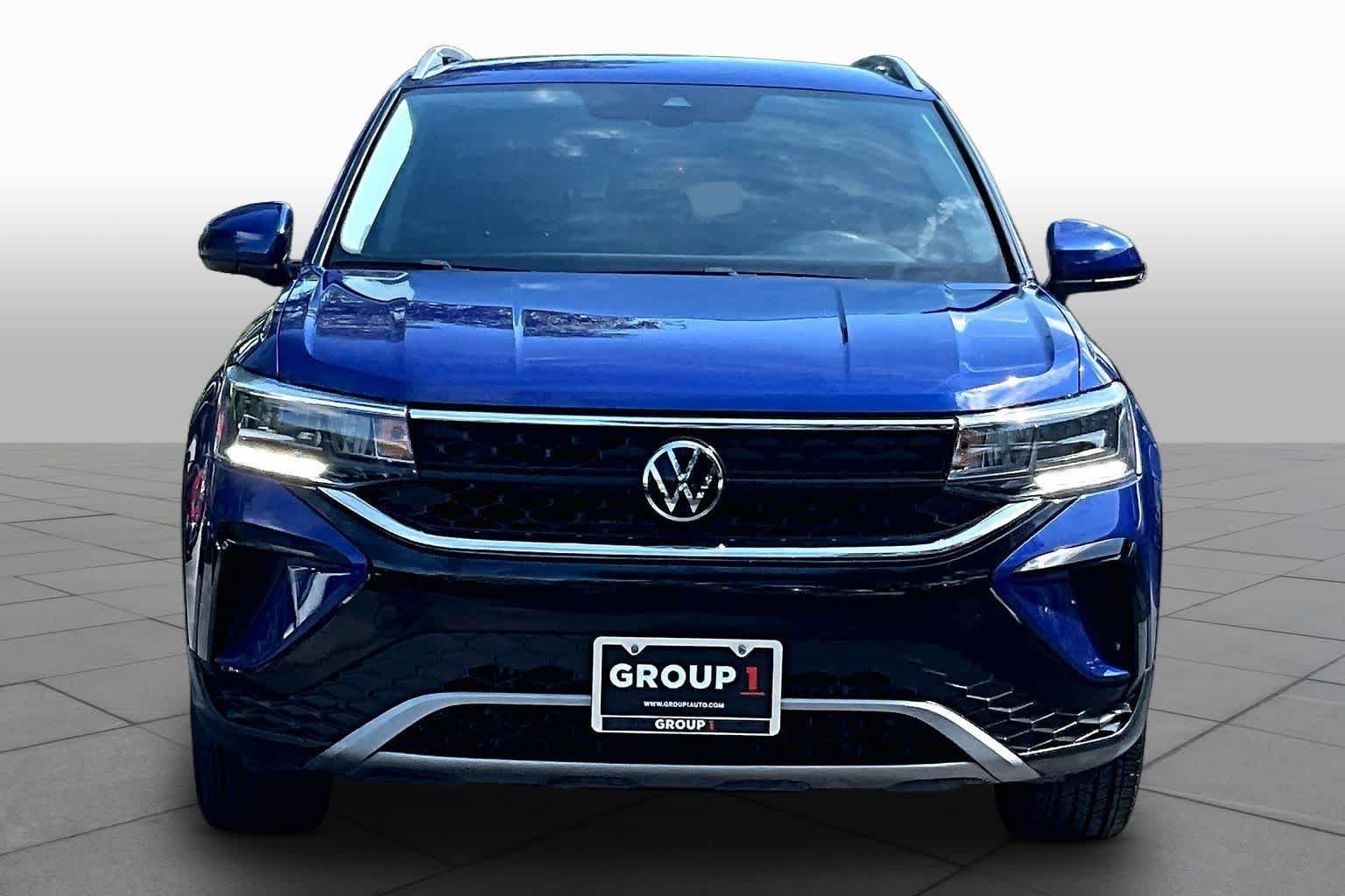 Certified Used 2023 Dusk Blue Metallic Volkswagen SE image 4