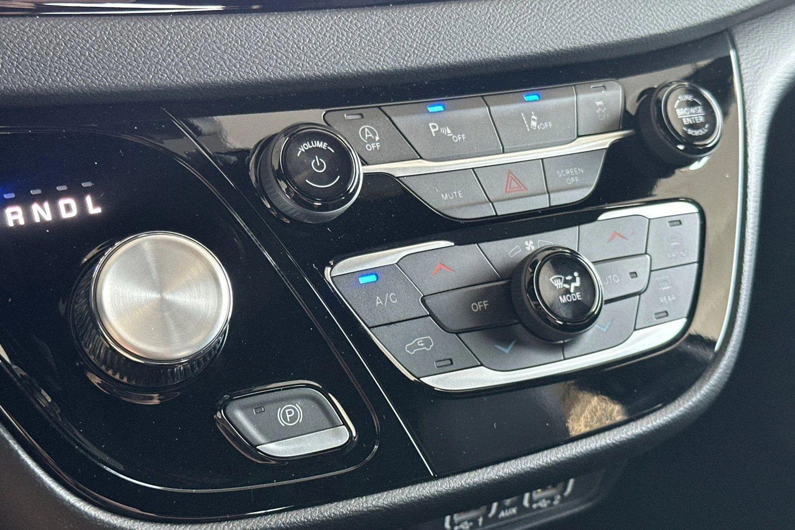 2025 Chrysler Voyager LX - Photo 21