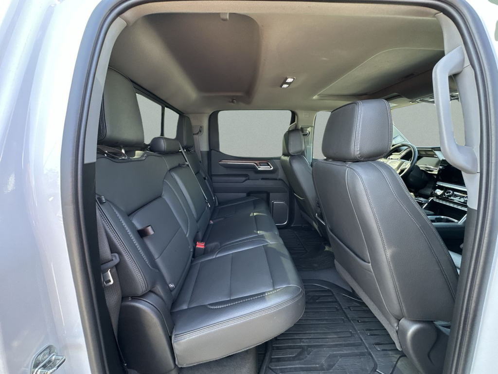 Used 2023 White GMC Denali image 34