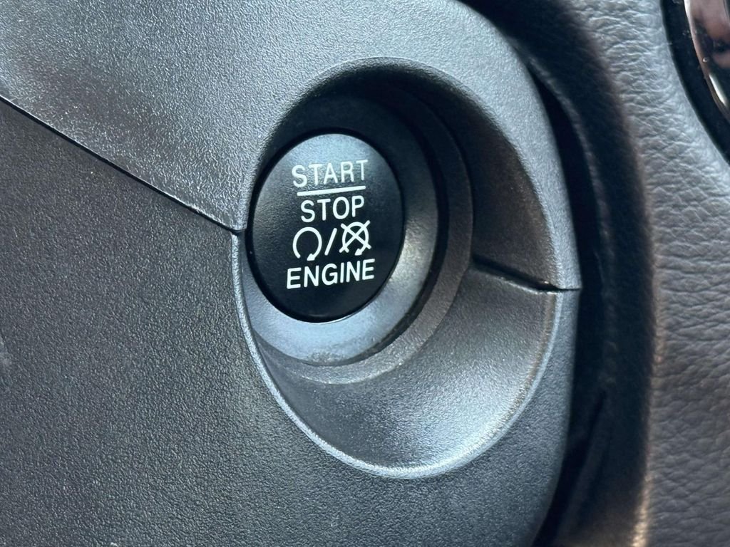 Used 2018 Black Jeep Latitude image 26