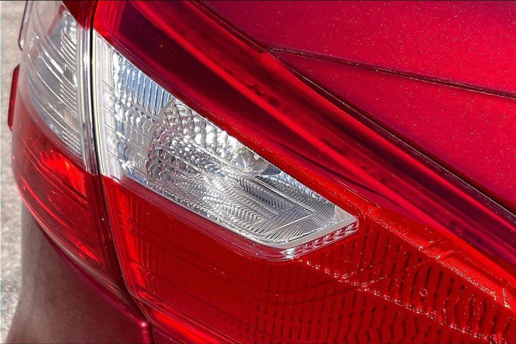 Used 2013 Red Ford SE image 27