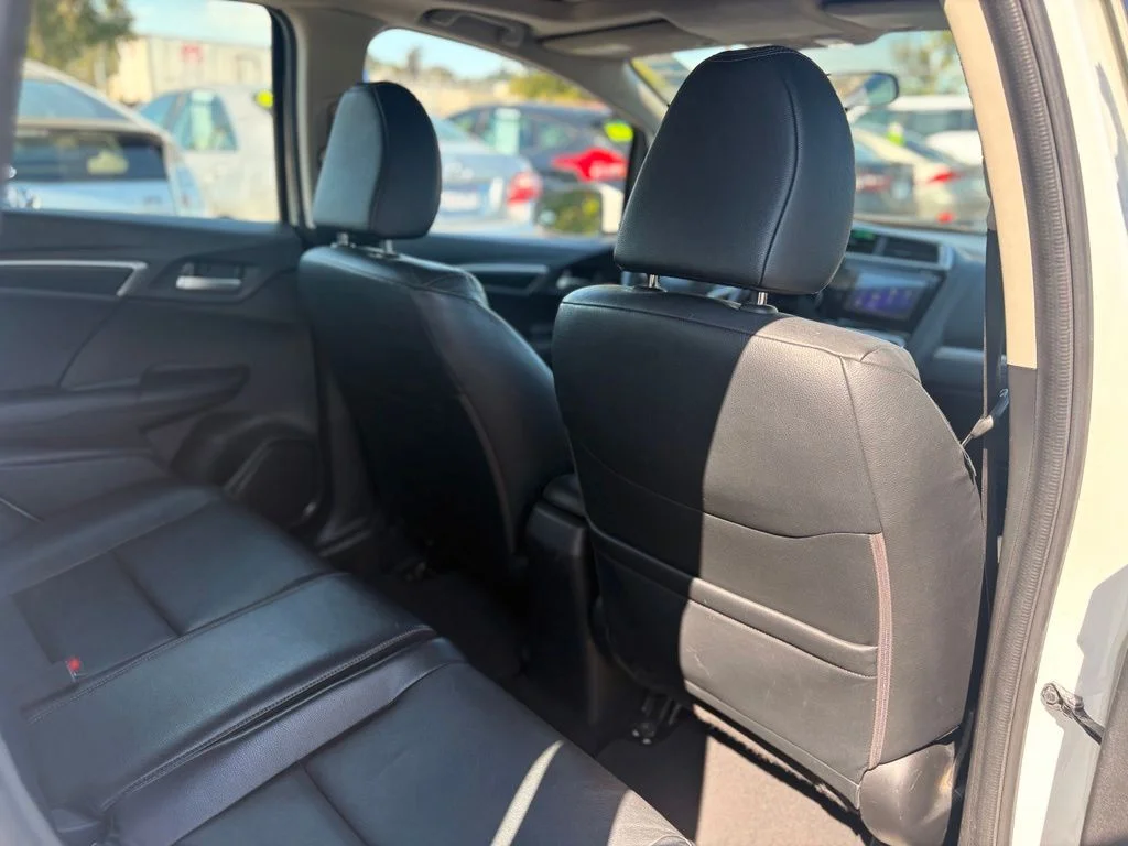 Used 2017 White Honda EX-L image 18