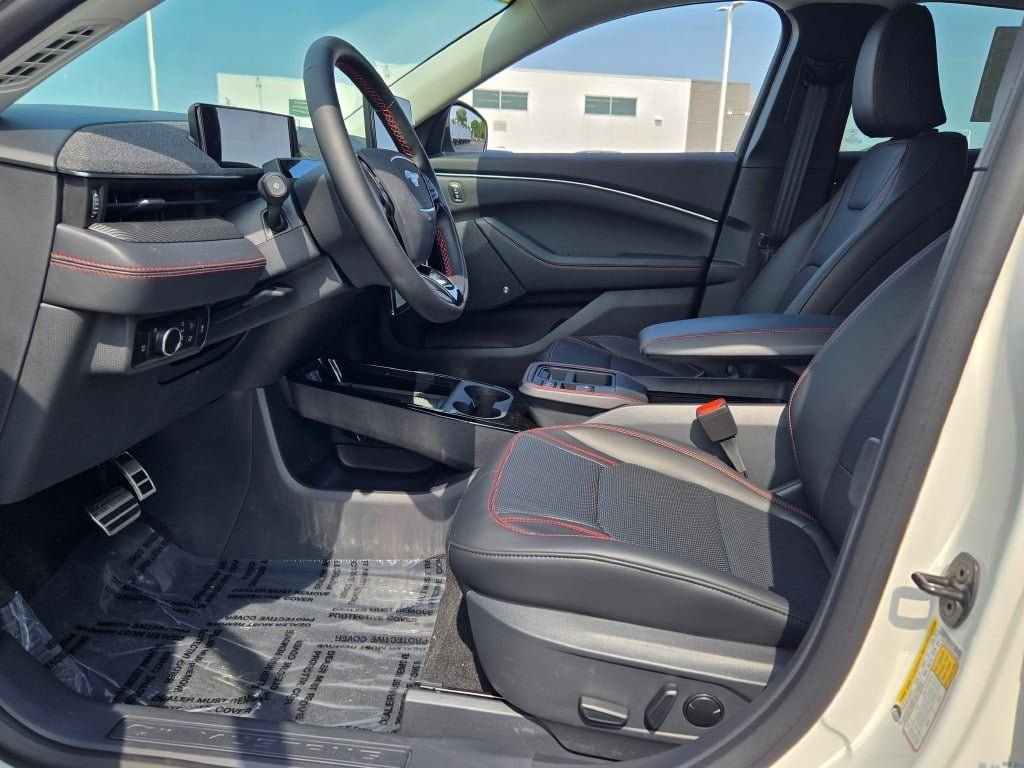 2025 Ford Mustang Mach-E Premium - Photo 25