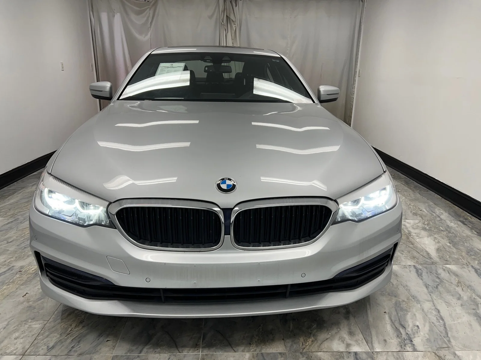 Used 2019 Glacier Silver Metallic BMW 530i xDrive image 2